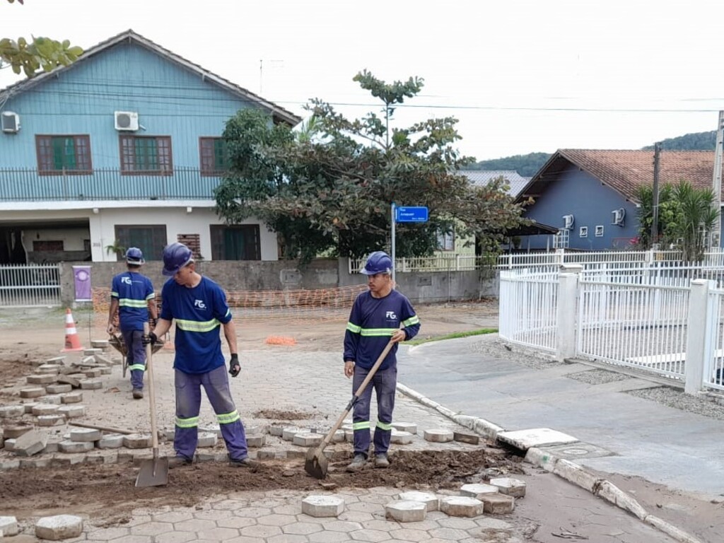 Águas de São Francisco do Sul segue com obras da implantação da rede coletora de esgoto