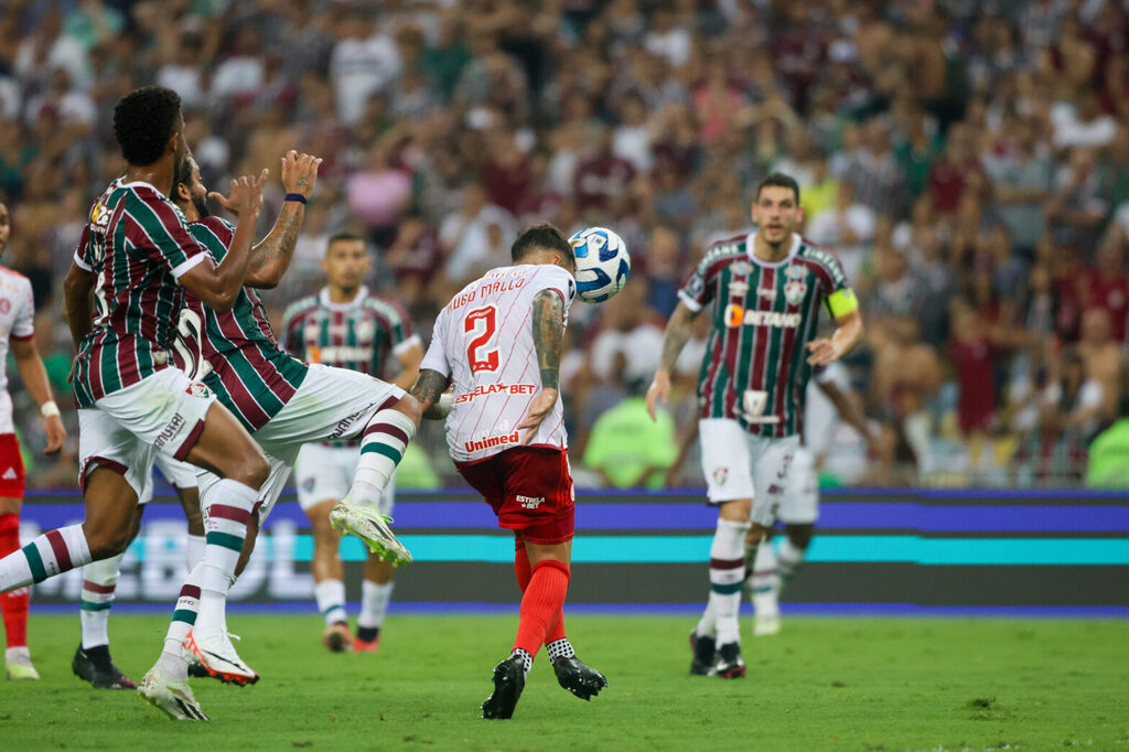 Foto: Ricardo Duarte - Inter - Hugo Mallo marcou o primeiro gol dos gaúchos, nos acréscimos da etapa inicial, completando cruzamento de Renê