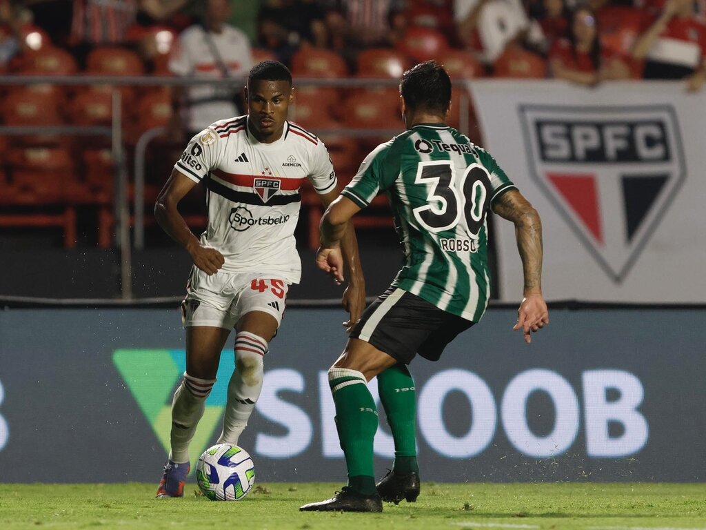 São Paulo vence o Coritiba por 2 a 1