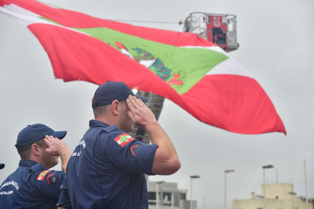 Corpo de Bombeiros recebe equipamentos adquiridos com recursos destinados por Carmen Zanotto