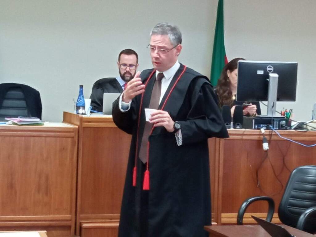 Foto: Anete Poll - DP - Promotor Márcio Schlee em sessão do Tribunal do Júri, em Pelotas