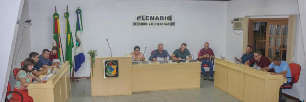 VEREADORES DE MORRINHOS DO SUL REALIZAM SESSÃO MESMO SEM ENERGIA ELÉTRICA