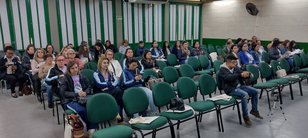 SEMINÁRIO EDUCACIONAL DE SURDOS ABORDA A INCLUSÃO NO AMBIENTE ESCOLAR.