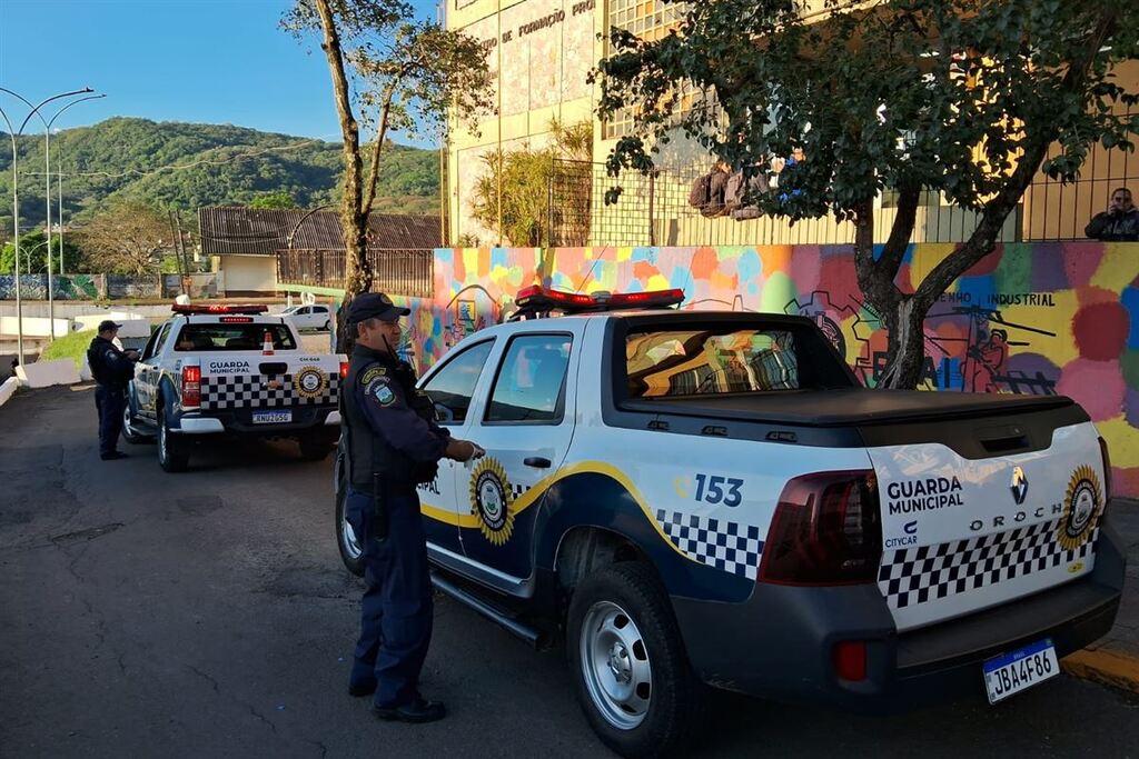 Foto: Guarda Municipal de Santa Maria - Agentes da GM abordaram o suspeito e o encaminharam à Delegacia de Polícia