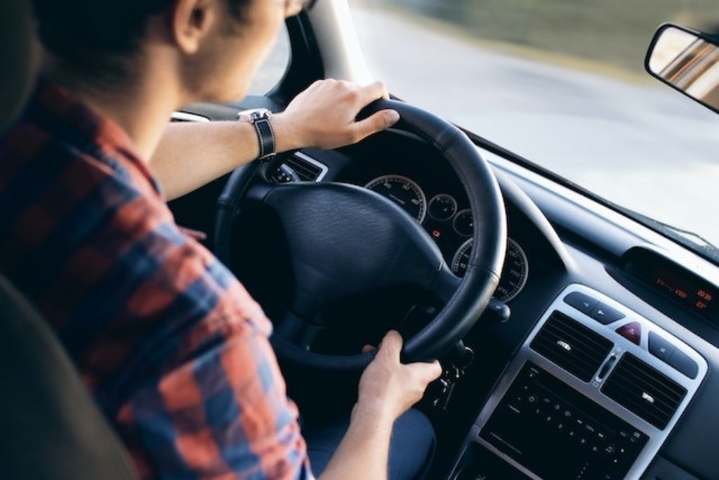 Taxista que tentou matar motorista de aplicativo na frente dos filhos é condenado