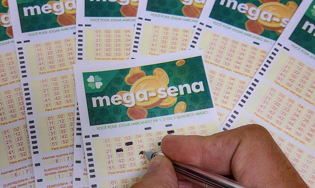 Mega-Sena acumula e prêmio sobe para R$ 10 milhões; veja dezenas sorteadas  - NSC Total