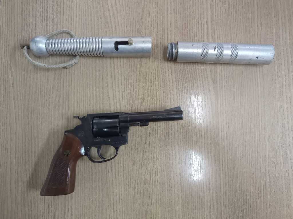 Casal é preso por porte ilegal de armas, em Lages