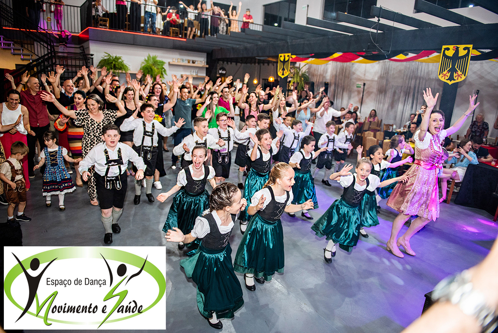 Noite Germânica do Grupo Folclórico Tanzraum do Espaço de Dança Movimento e Saúde de Capinzal 