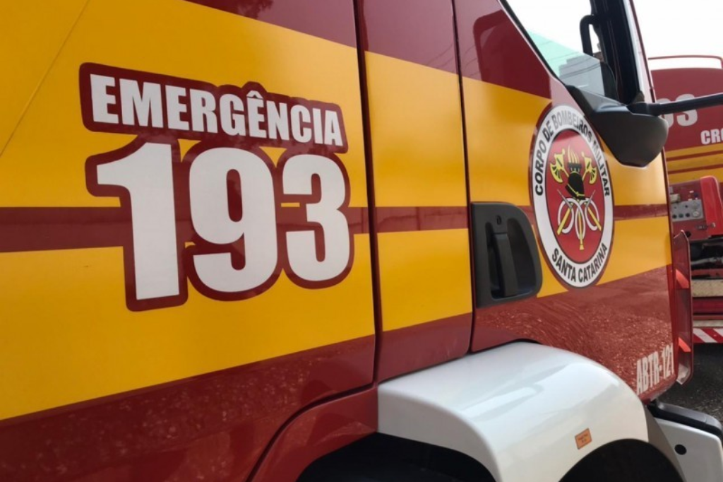 Incêndio atinge residência da Praia do Luz, em Imbituba