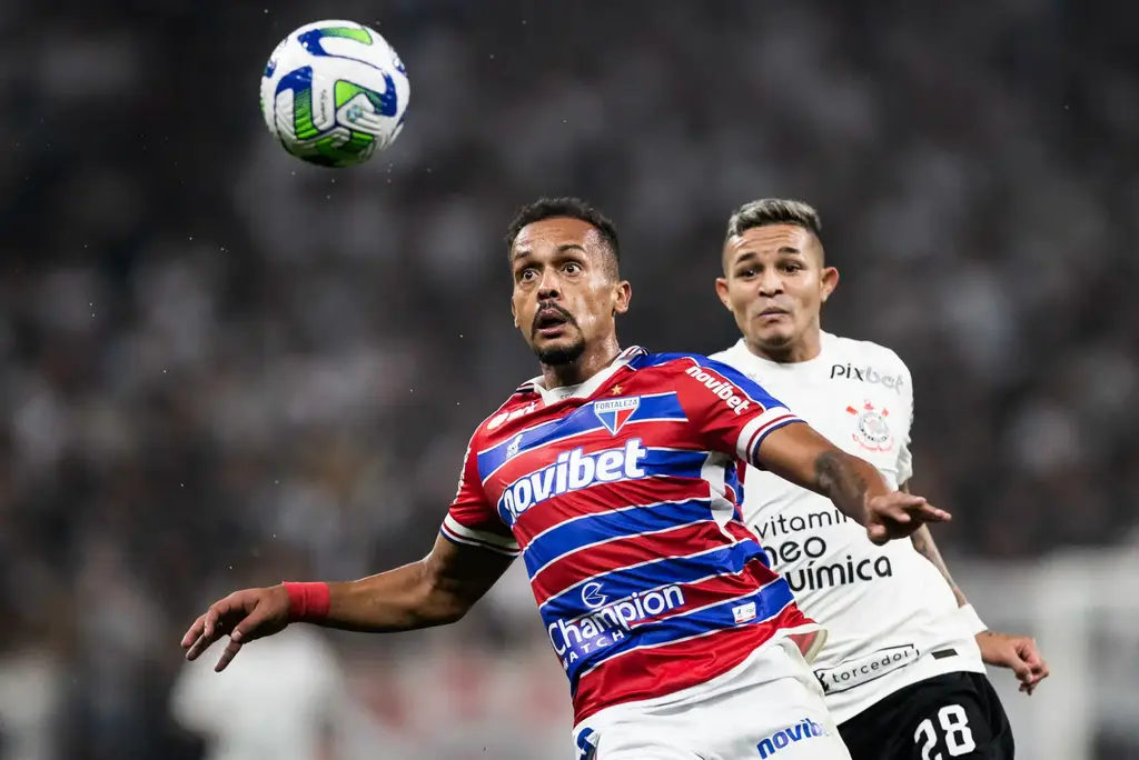 Fortaleza e Corinthians duelam em busca de vaga na final da Copa Sul-Americana