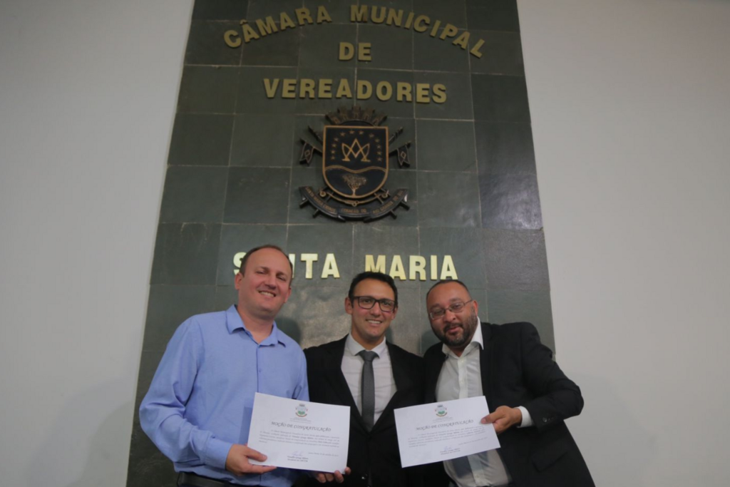 Jornalistas do Grupo Diário recebem homenagem na Câmara de Vereadores