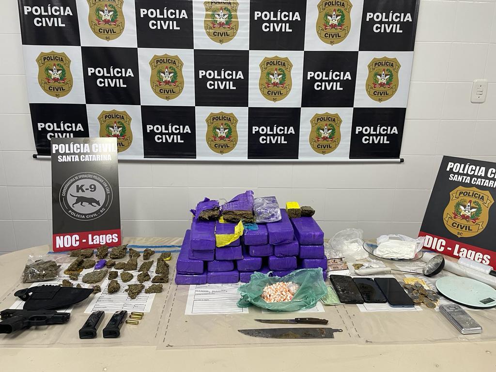 Homem é preso por tráfico de drogas e porte de armas de fogo de uso restrito