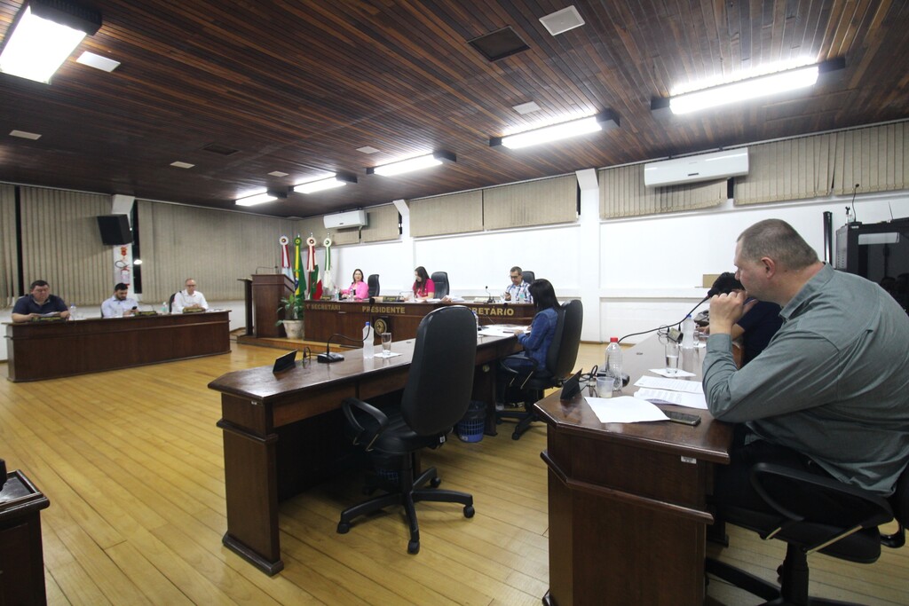 Vereadores aprovam Moção de Parabenização, falam do PAC do Governo Federal, pedem melhorias à Prefeitura e Secretarias Municipais