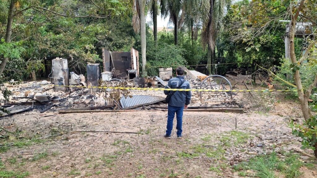 título imagem Agricultor morre vítima de incêndio em casa no interior de Formigueiro