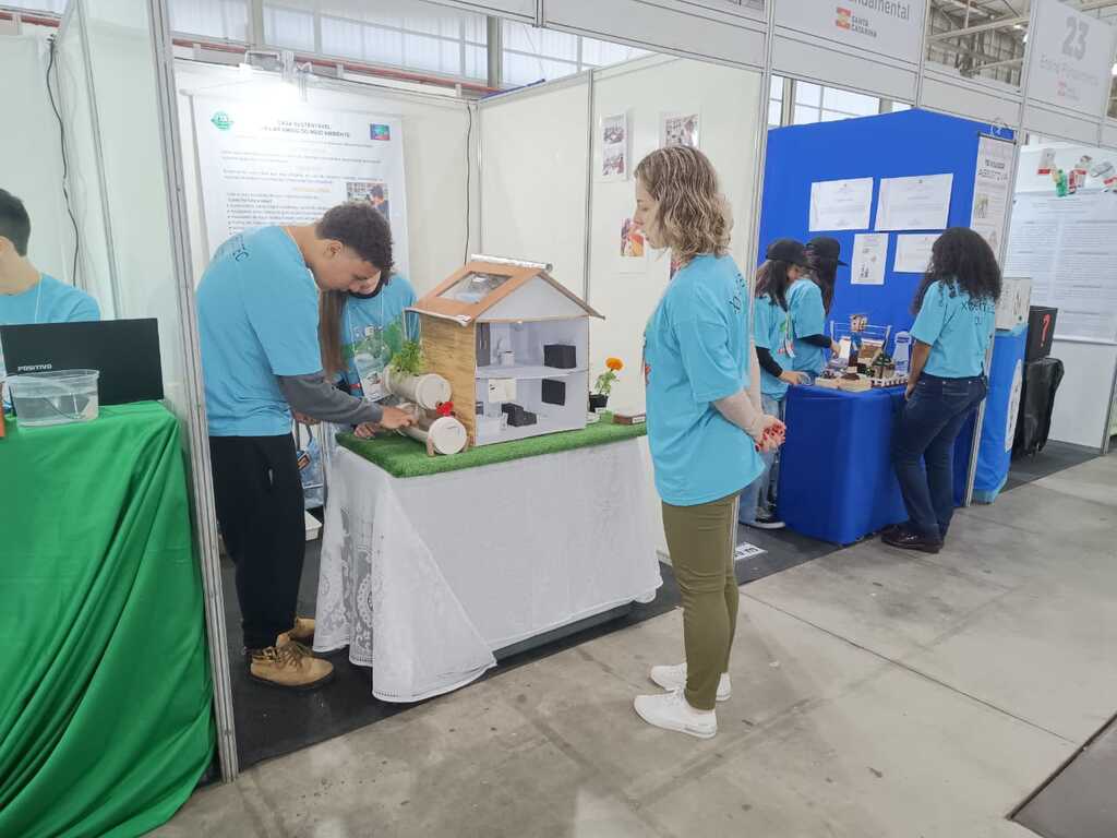 Feira Estadual de Ciência e Tecnologia da rede estadual reúne trabalhos que contribuem com uma rotina sustentável