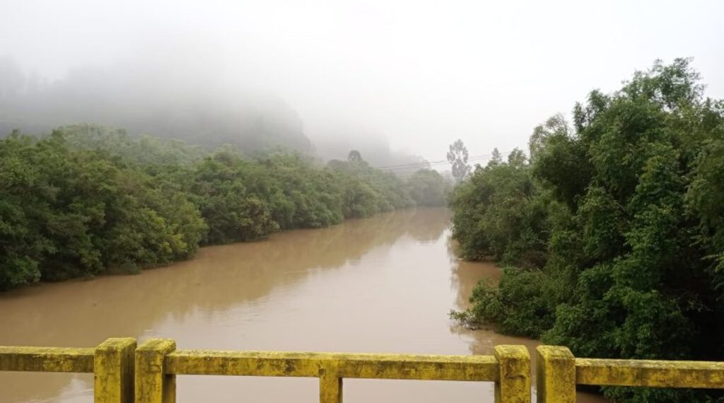 Nível do Rio Canoinhas continua subindo e chega a 4,90 metros