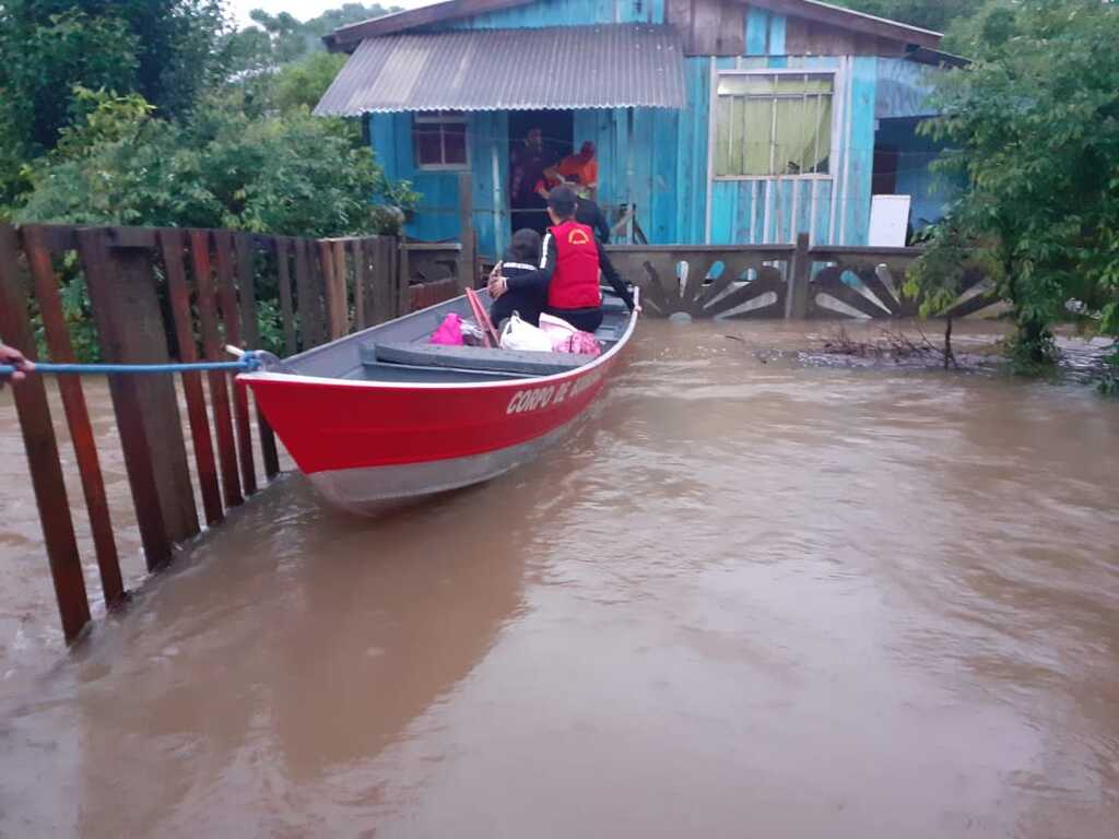 Confira regiões catarinenses com risco de alagamentos, enxurradas e inundações nos próximos dias