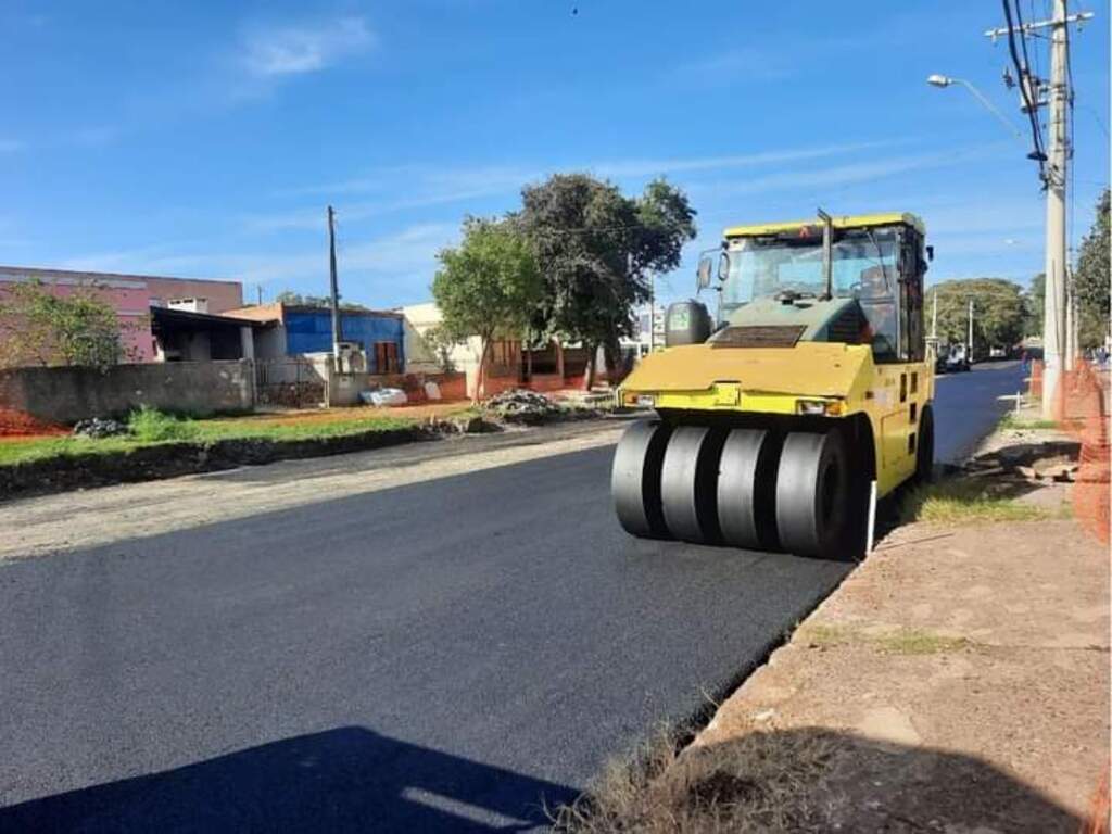 Prefeitura aponta asfaltamento para ruas de três bairros