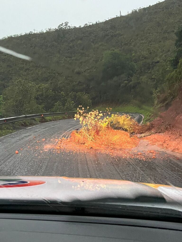 Pista começa a ceder na BR-280, em Araquari