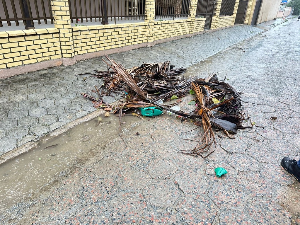 Defesa Civil de São Francisco do Sul alerta para descarte de lixo e materiais inservíveis na rua durante o período de chuvas