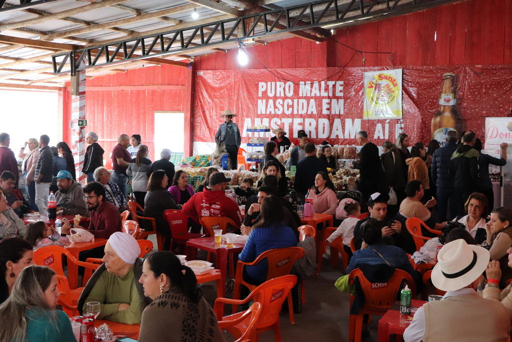 Festival do Churrasco e da Cuca leva mais de 3 mil pessoas até distrito de Santa Maria