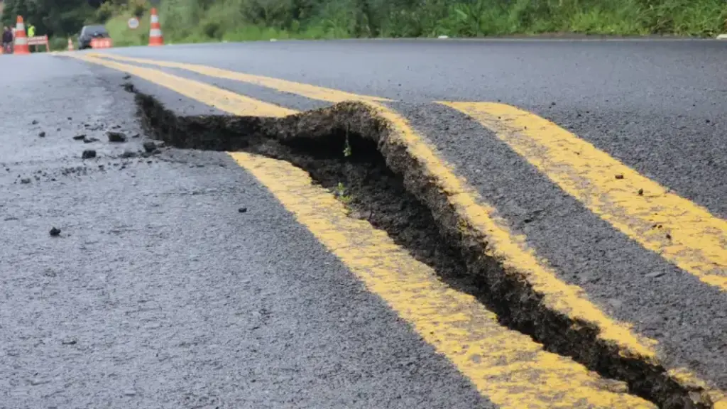 Após laudo de geólogo, Defesa Civil Interdita por tempo indeterminado a rodovia SC-114