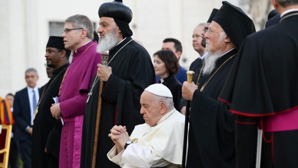 Papa Francisco pede que parem as armas