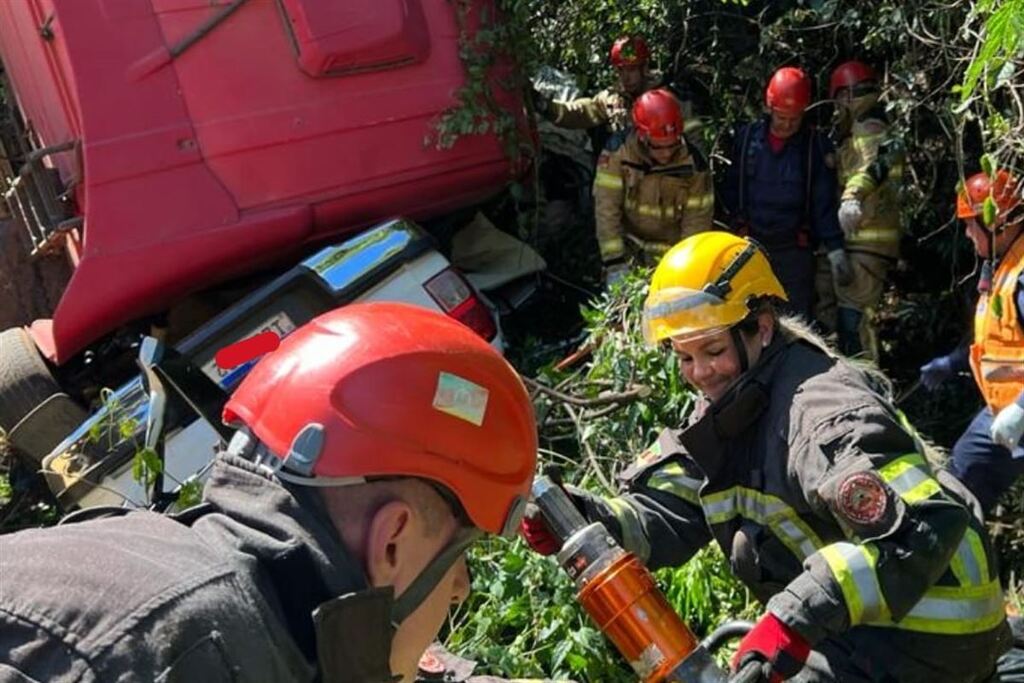 título imagem Trânsito segue bloqueado após acidente com morte na BR-158 entre Itaara e Santa Maria