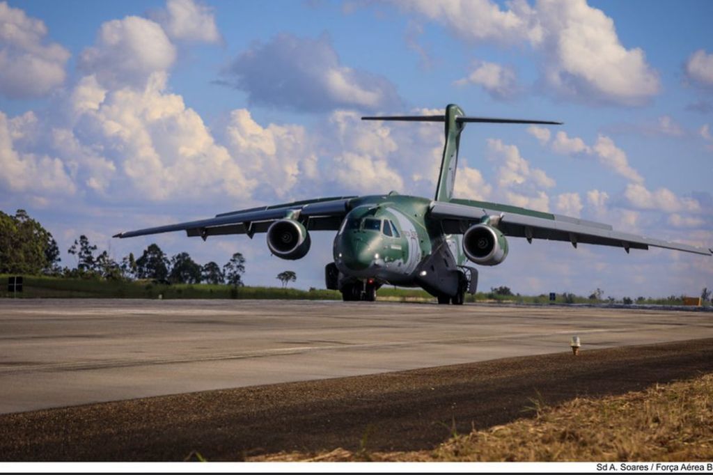 Primeiro avião de resgate parte de Tel Aviv trazendo 211 brasileiros