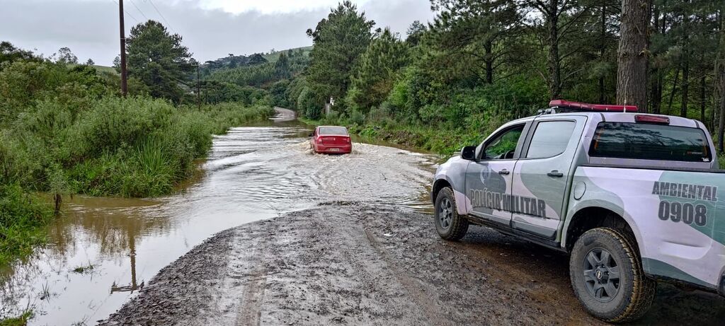 Polícia Militar Ambiental presta auxílio no monitoramento dos rios e retirada de moradores das áreas de risco