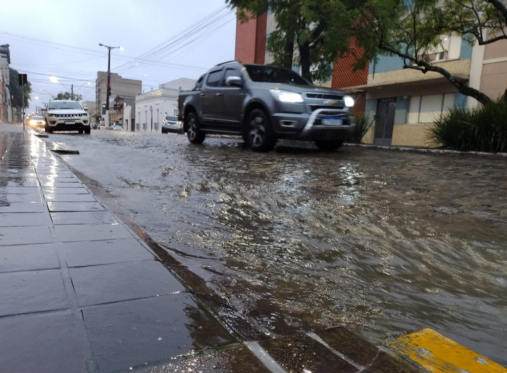 Chuva intensa volta ao Rio Grande do Sul