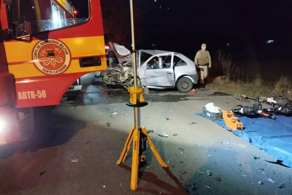  - Vítima, um homem de 56 anos, morreu no local do acidente. - Foto: Bombeiros/ Divulgação