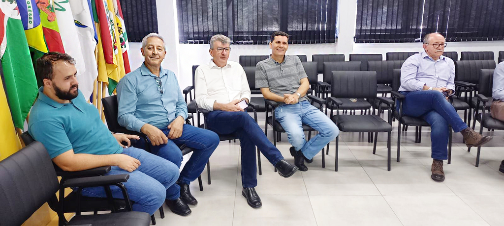 Dorini participa de reunião com Prefeitos da AMMOC