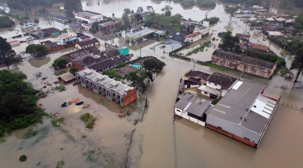 Ponte sobre o rio Canoinhas é liberada parcialmente na BR-280 - Diário da  Jaraguá