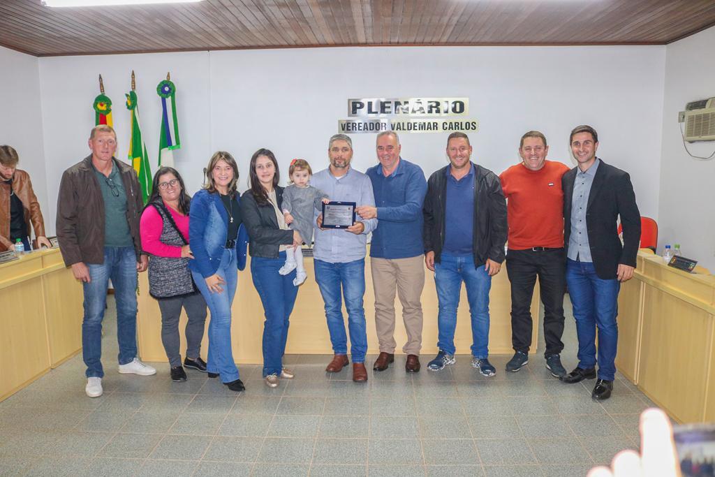 CÂMARA DE VEREADORES DE MORRINHOS DO SUL PRESTA HOMENAGEM 
À FAZENDA SCARPARI