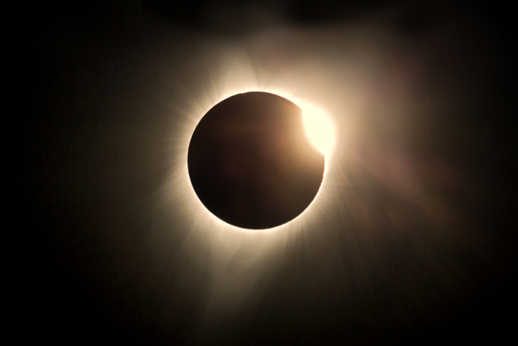título imagem Eclipse anular do sol neste sábado poderá ser visto do Brasil
