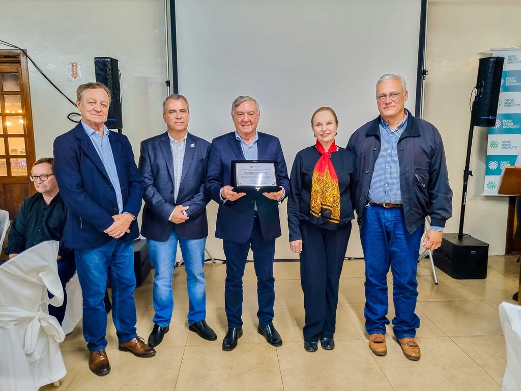  - Valdir Colatto, Luiz Carlos Travi, José Zeferino Pedrozo, Glenda Lunardi e Ricardo Lunardi.