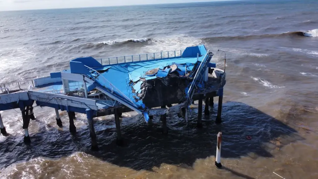 Plataforma marítima de Atlântida, ponto turístico do Litoral Norte do RS, desaba após anos de deterioração