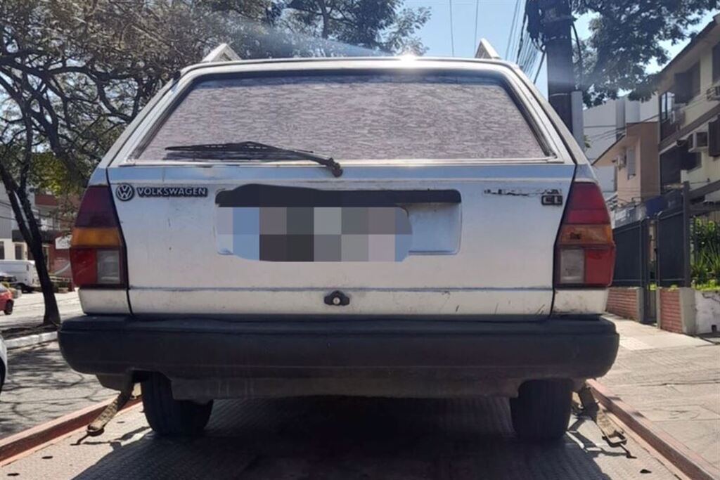 Veículo que havia sido furtado é localizado abandonado no Bairro Salgado Filho em Santa Maria