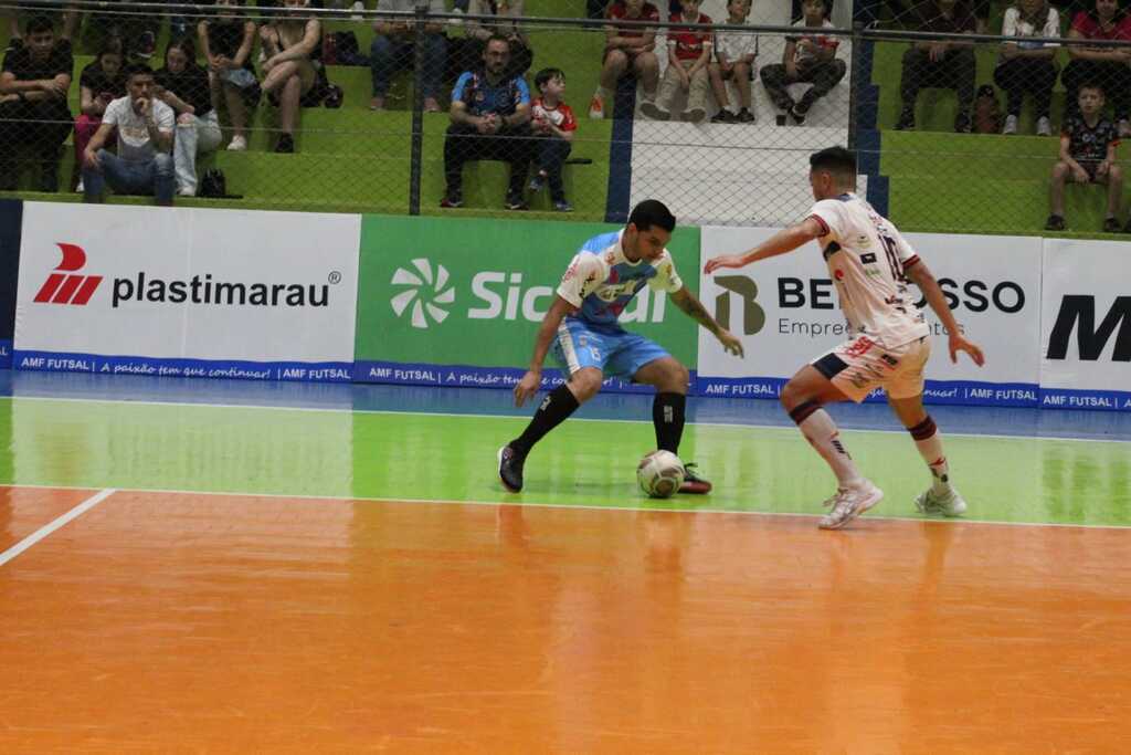 Uruguaianense larga em vantagem na Liga Gaúcha de Futsal