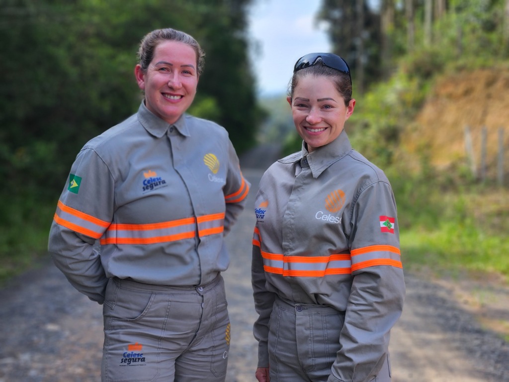 Dia do eletricista - Conheça a história da primeira dupla de eletricistas mulheres da Celesc