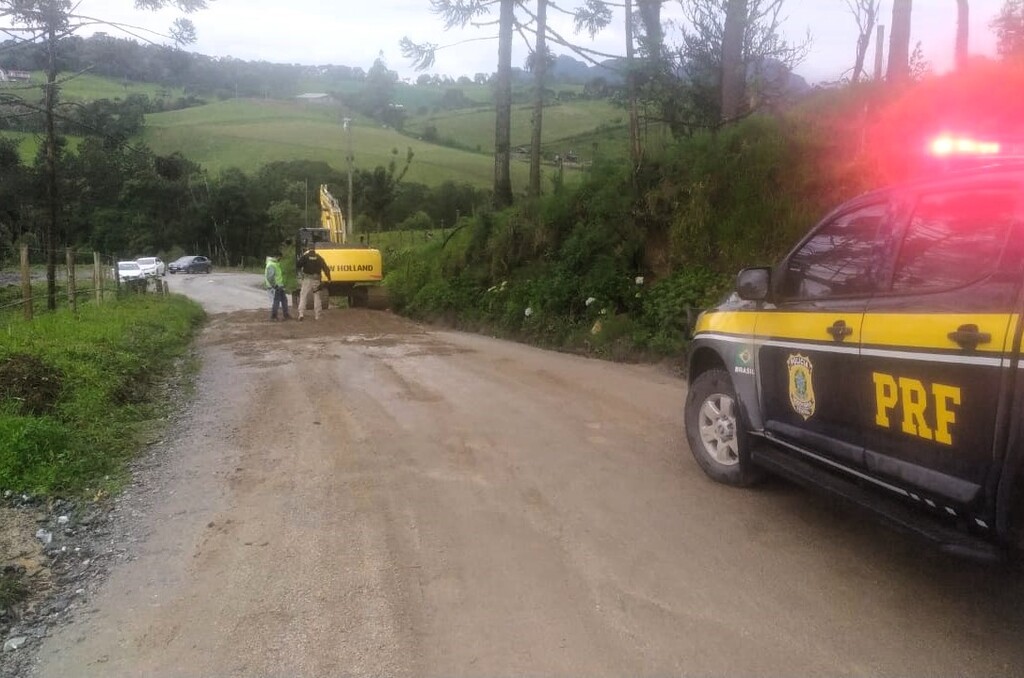 Trecho da BR 282 em Alfredo Wagner permanece bloqueado