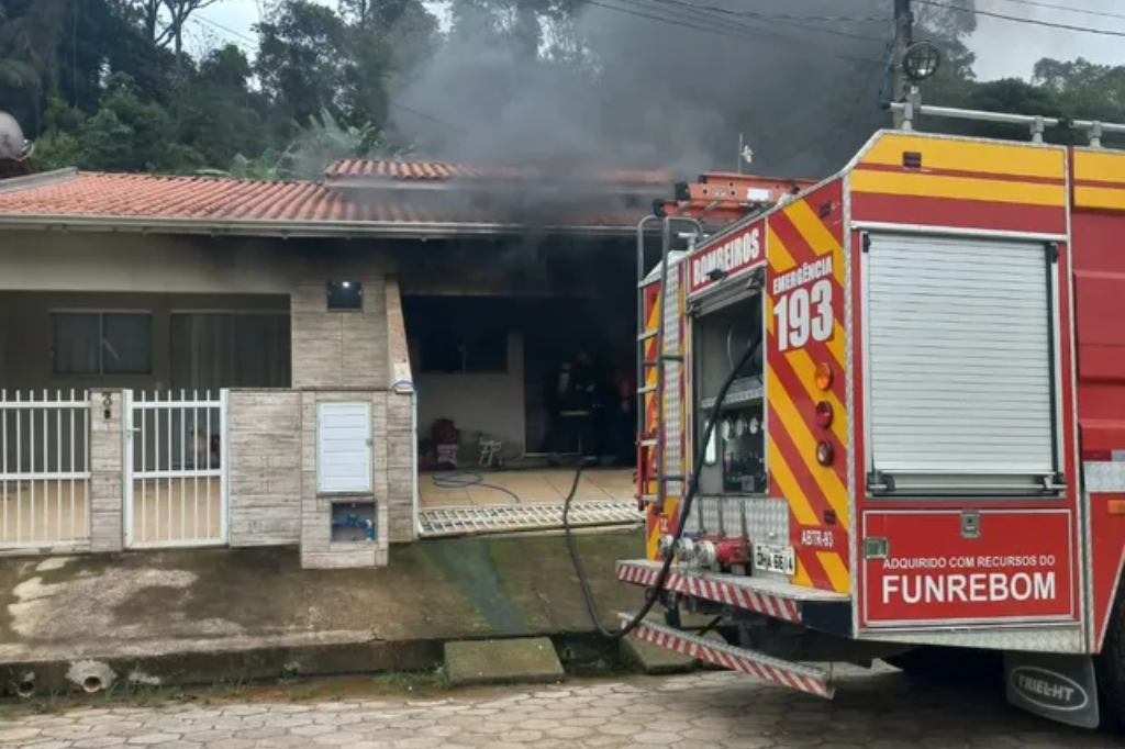  - Suspeito de incendiar a casa e matar 6 gatos em Canelinha fugiu após crime — Foto: Polícia Militar/ Divulgação