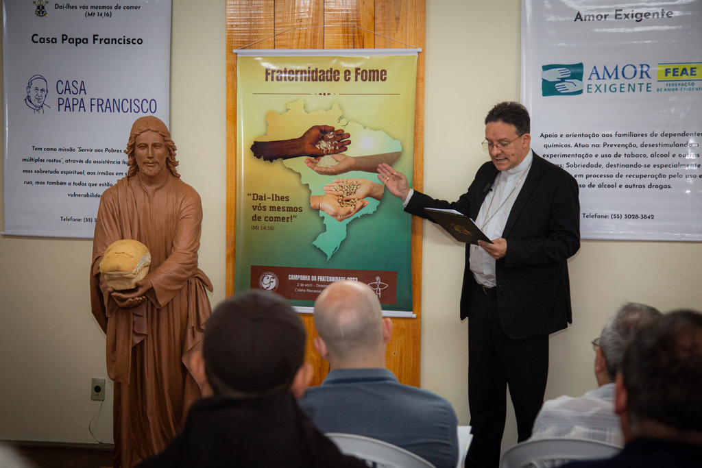 Foto: Nathália Schneider (Diário) - O arcebispo Dom Leomar Antônio Brustolin apresentou o tema, o lema e os objetivos da campanha