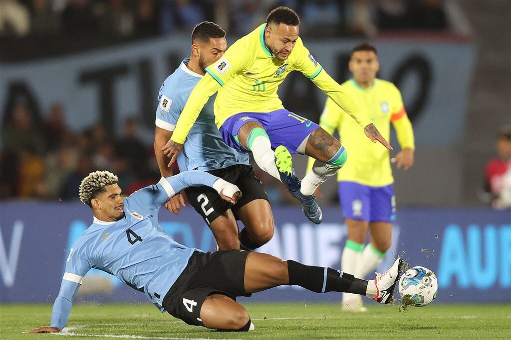 CBF confirma rompimento do ligamento cruzado do joelho de Neymar