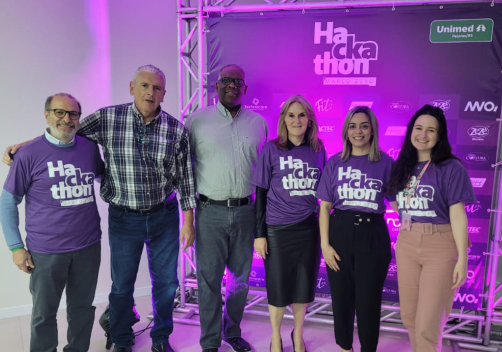 Foto: Divulgação - DP - Alcançou os objetivos propostos p evento Inovação Hackaton, promovido pela Unimed Pelotas para atualização e busca de novas ideias e inovações para os clientes. Atividade realizada no complexo da cooperativa e que reuniu sua direção e colaboradores de vários segmentos. Na foto, o médico Renato Al-Alam, Sylvio Ballverdu, da agência Markmais, os médicos Olimpio Jordão e Suzane Passos, a superintendente Cláudia Lemos e Karina Vaz, responsável pela área de comunicação da Unimed/Pelotas