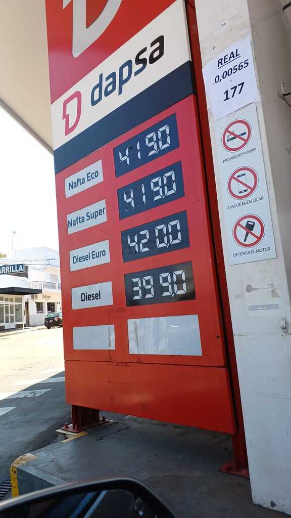 Paso de Los Libres restringe venda de gasolina para brasileiros