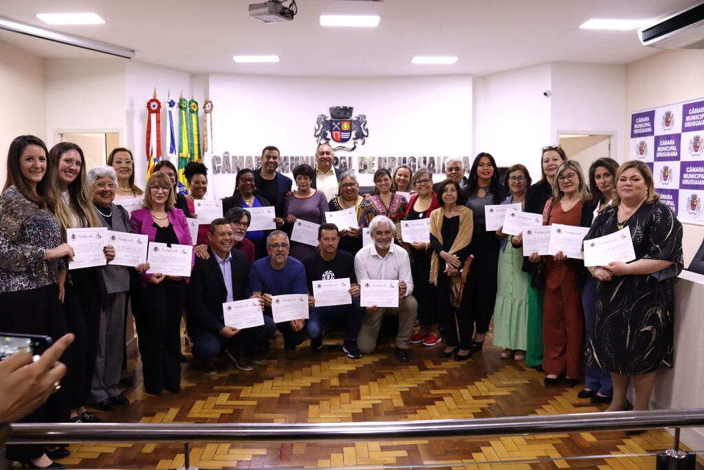 Professores são homenageados em sessão da Câmara