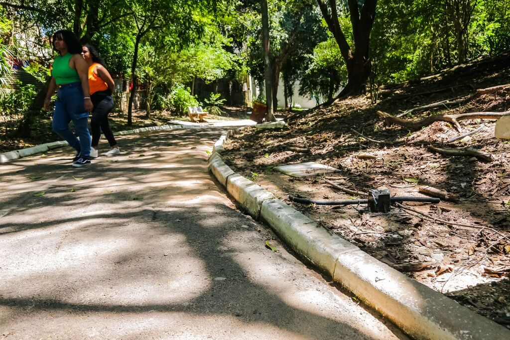 Uma semana depois de serem instaladas, novas luminárias do Parque Itaimbé são alvo de vandalismo