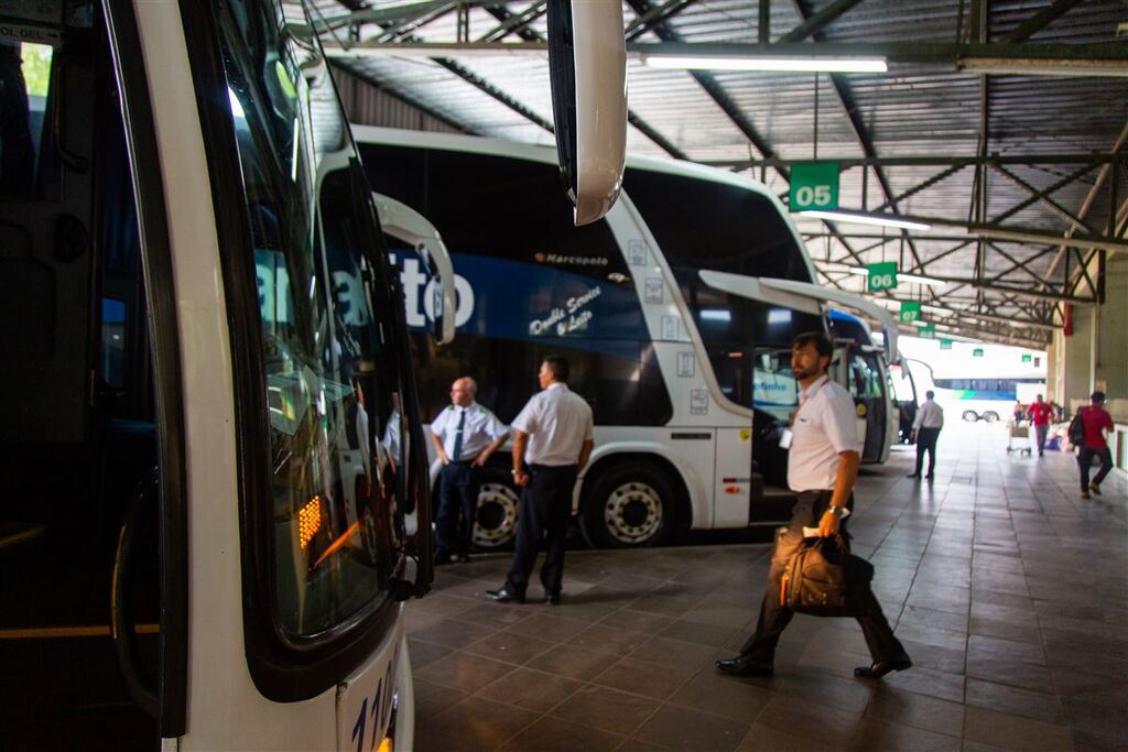 Viagens de ônibus intermunicipais sofrem alterações devido a bloqueios em rodovias; saiba mais